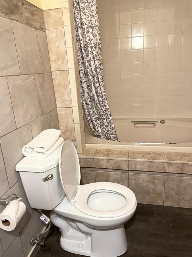 Scottish Inn Near The Falls And Casino ไนแอการาฟอลส์ ภายนอก รูปภาพ