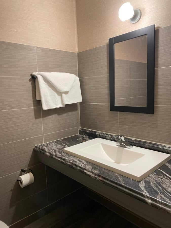 Scottish Inn Near The Falls And Casino ไนแอการาฟอลส์ ภายนอก รูปภาพ