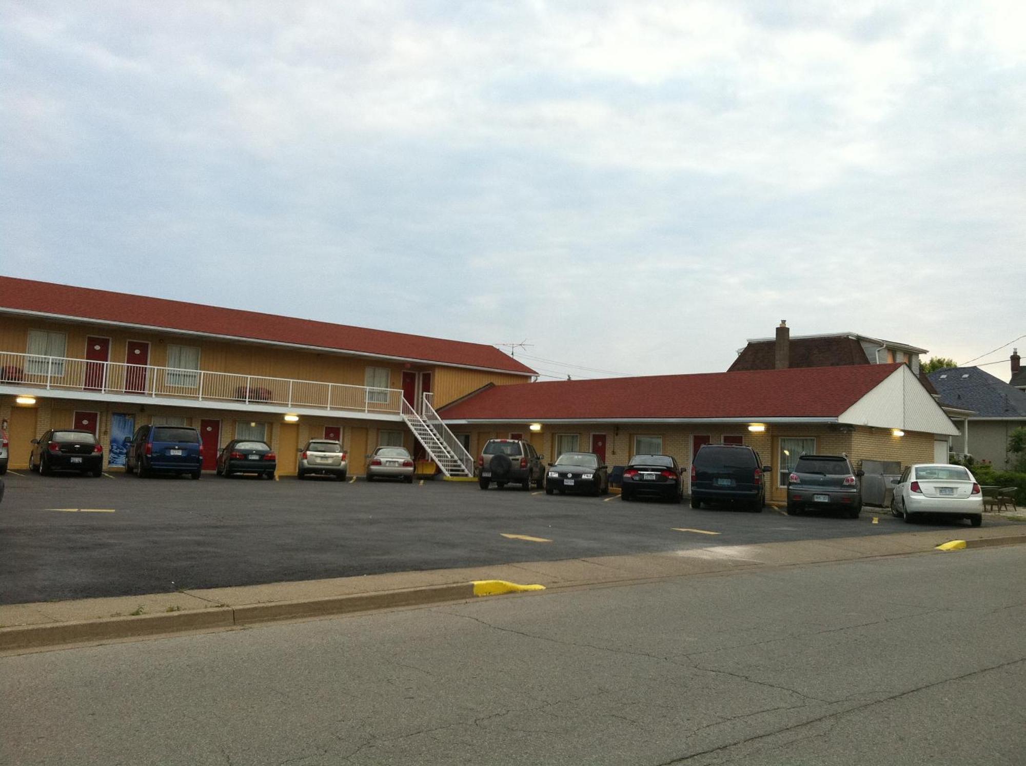 Scottish Inn Near The Falls And Casino ไนแอการาฟอลส์ ภายนอก รูปภาพ