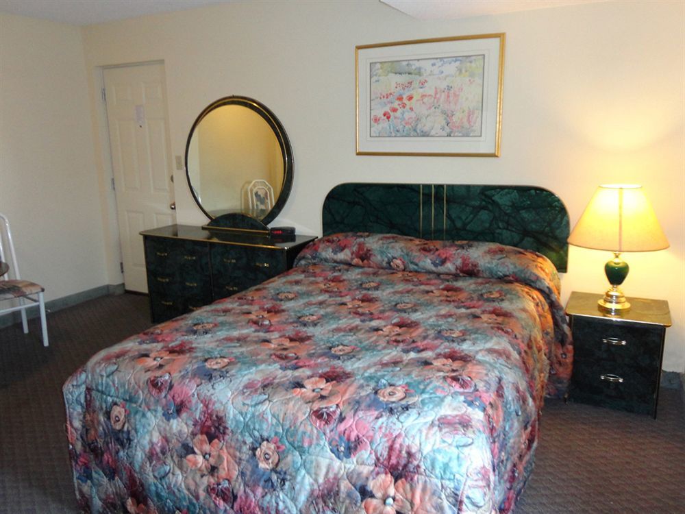 Scottish Inn Near The Falls And Casino ไนแอการาฟอลส์ ภายนอก รูปภาพ